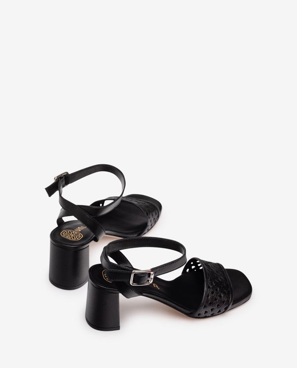 Unisa Sandalia Con Picados