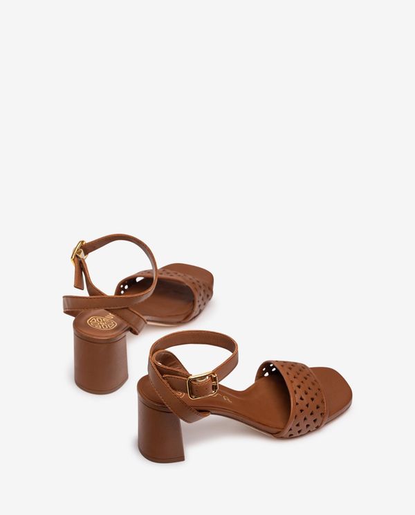 Unisa Sandalia Con Picados