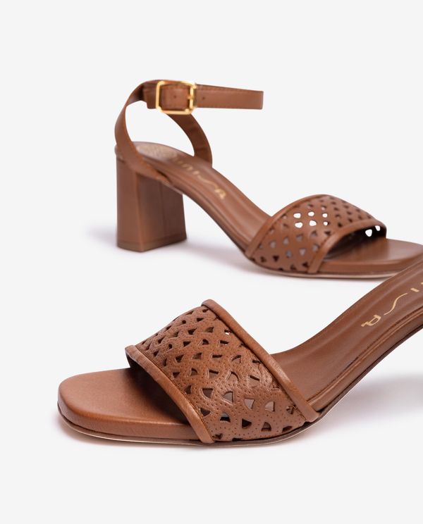 Unisa Sandalia Con Picados