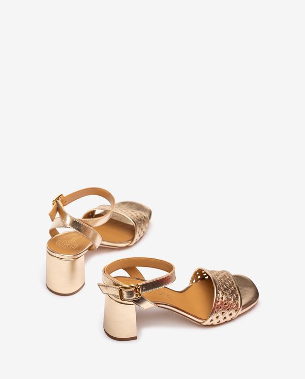 Unisa Sandalia Con Picados