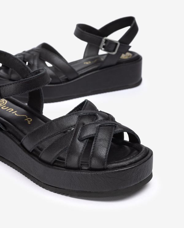 Unisa Sandalia De Tiras Anchas Cruzadas Y Hebilla