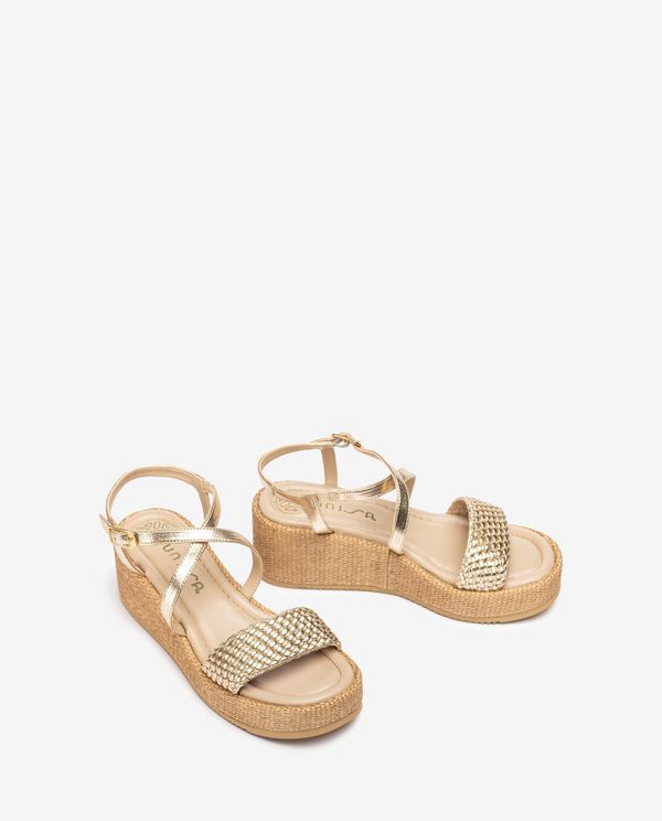 Unisa Sandalia Metalizada Con Bloque