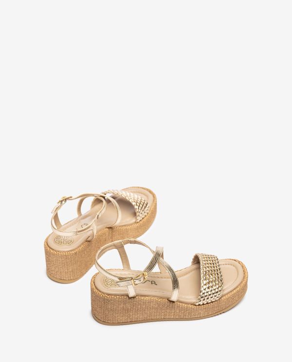 Unisa Sandalia Metalizada Con Bloque