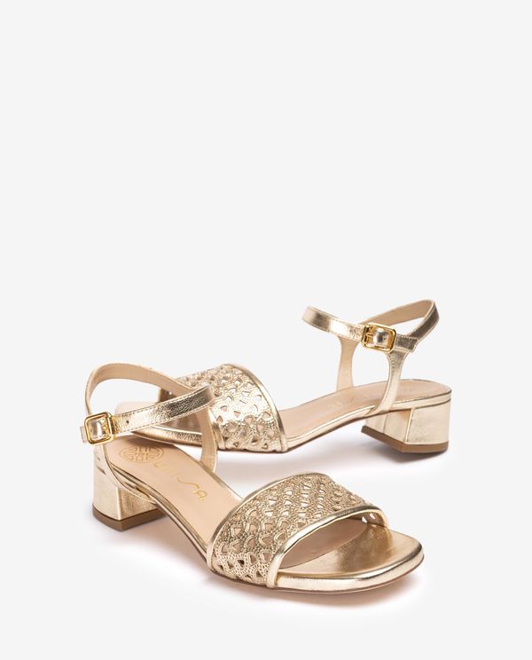 Unisa Sandalia Metalizada Con Picados