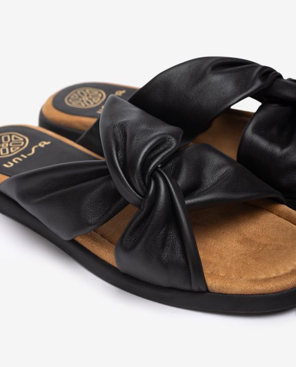 Unisa Sandalia Plana Con Tiras Cruzadas