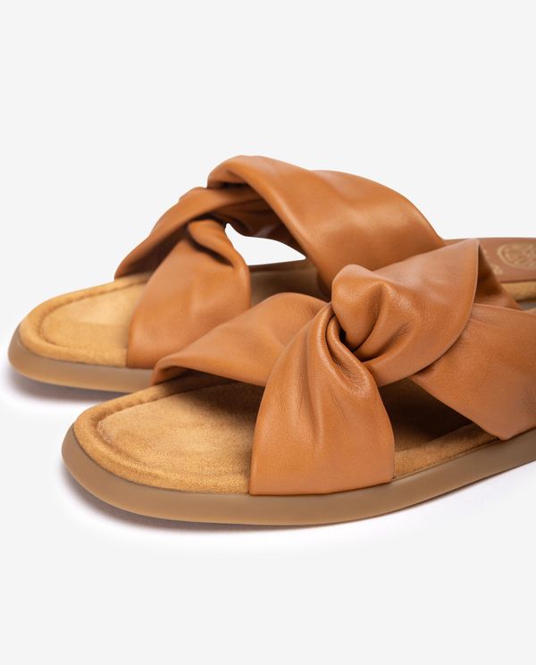 Unisa Sandalia Plana Con Tiras Cruzadas