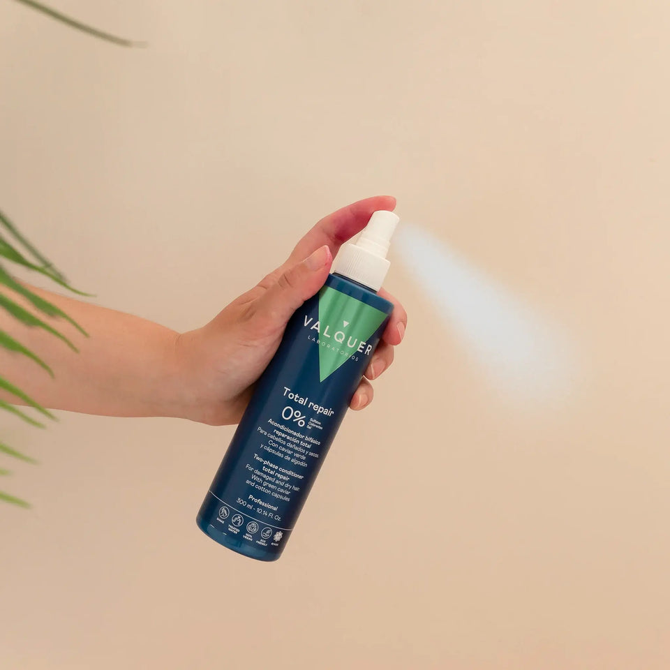 Valquer Laboratorios Acondicionador Bifásico Reparación Total Para Cabellos Dañados - 300 Ml