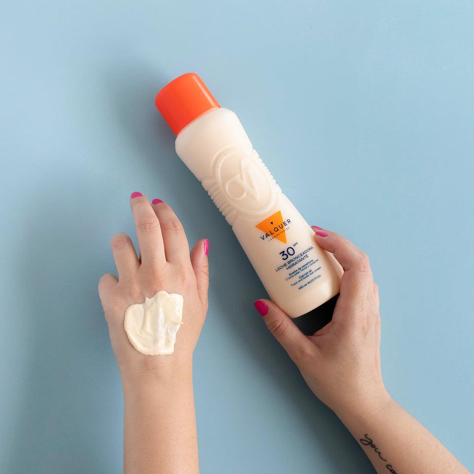 Valquer Laboratorios Leche Hidratante Bronceadora De Zanahorias Facial Y Corporal SPF 30 - 500 Ml