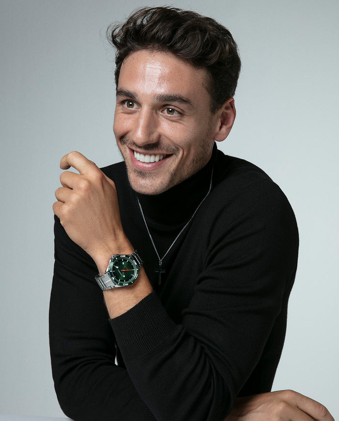 Viceroy Reloj Caja De Acero Con Bisel Verde 20 Atm Y Brazalete De Acero Con Movimiento Cuarzo