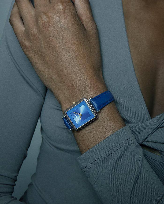 Viceroy Reloj Caja De Acero Con Corona En Ip Dorado Y Correa De Piel Azul Con Movimiento Cuarzo