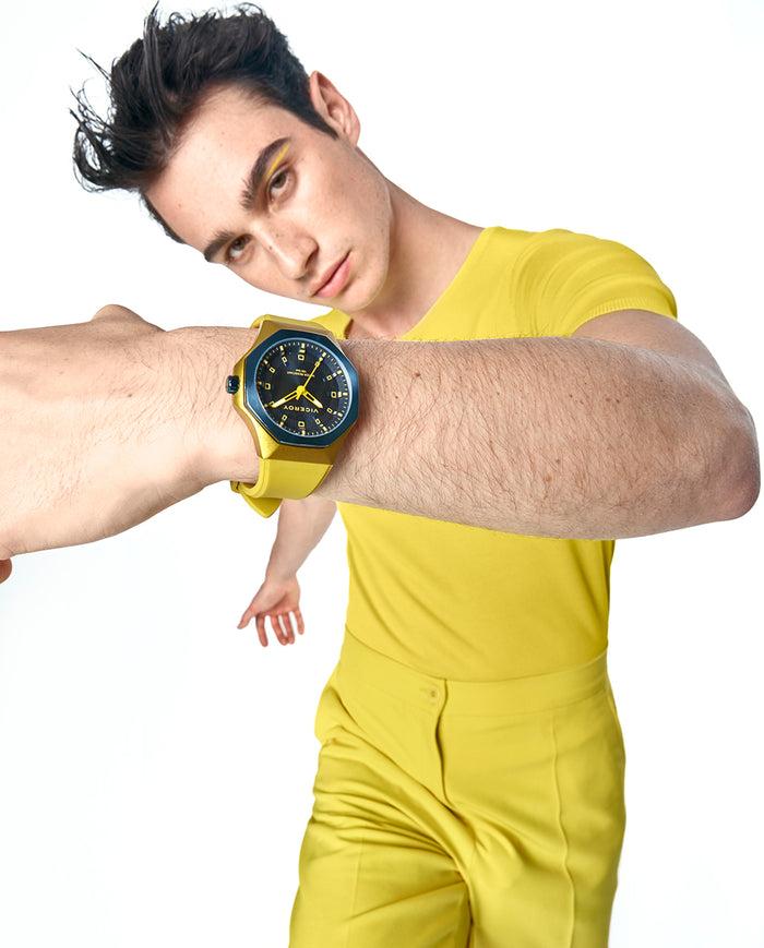Viceroy Reloj Caja De Aluminio Amarillo Con Bisel De Acero Ip Azul 5 Atm Correa De Silicona Amarilla Movimiento De Cuarzo
