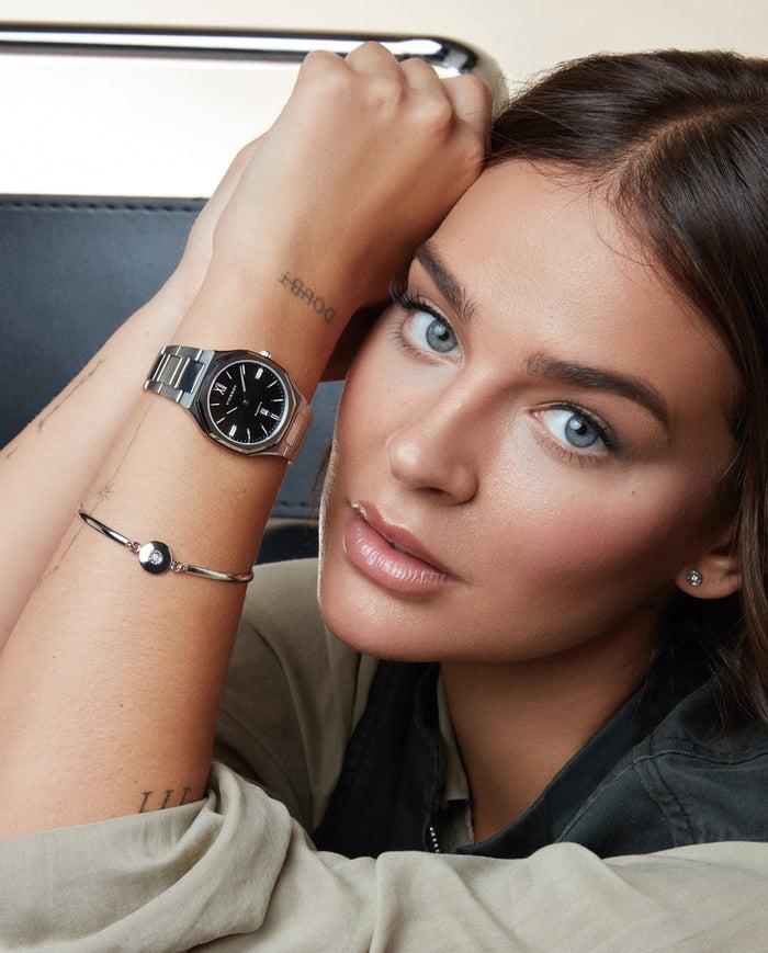 Viceroy Reloj Colección Laura Escanes Caja De Acero Con Doble Bisel En Acero E Ip Negro Con Cristal Zafiro 10 Atm Y Brazalete De Acero Con Movimiento Cuarzo