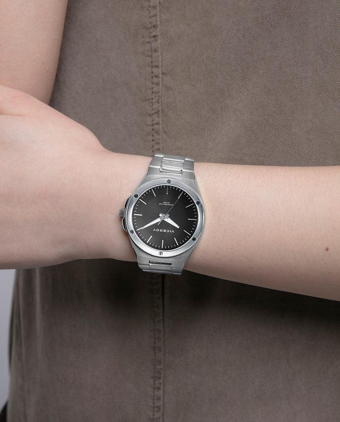 Viceroy Reloj De Acero Con Esfera Negra De índices Plateados