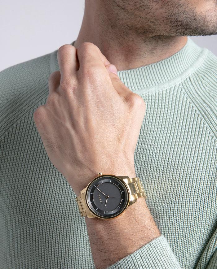 Viceroy Reloj Dorado Para Hombre Con Esfera Negra De Tres Agujas