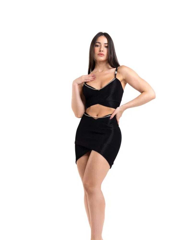 Viceversa CONJUNTO TOP Y POLLERA COLOR NEGRO BY LA BELLAMAFIA