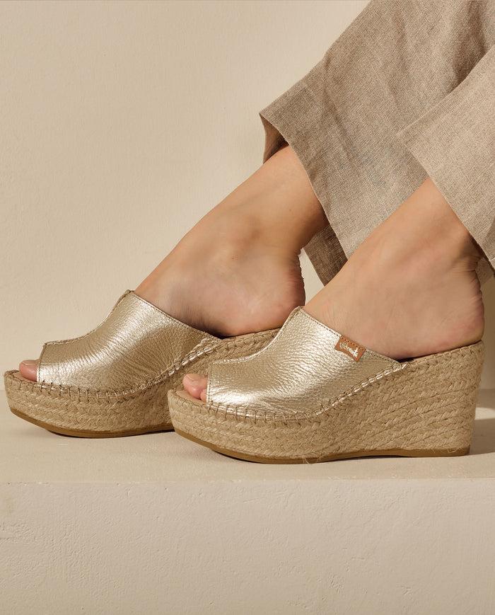 vidorreta Zueco en napa metal dorado Dominica