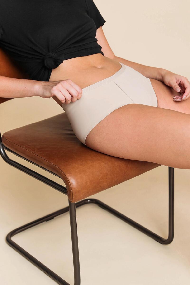 Women'secret Braga Menstrual Hipster Arena – Absorción Súper Fuerte