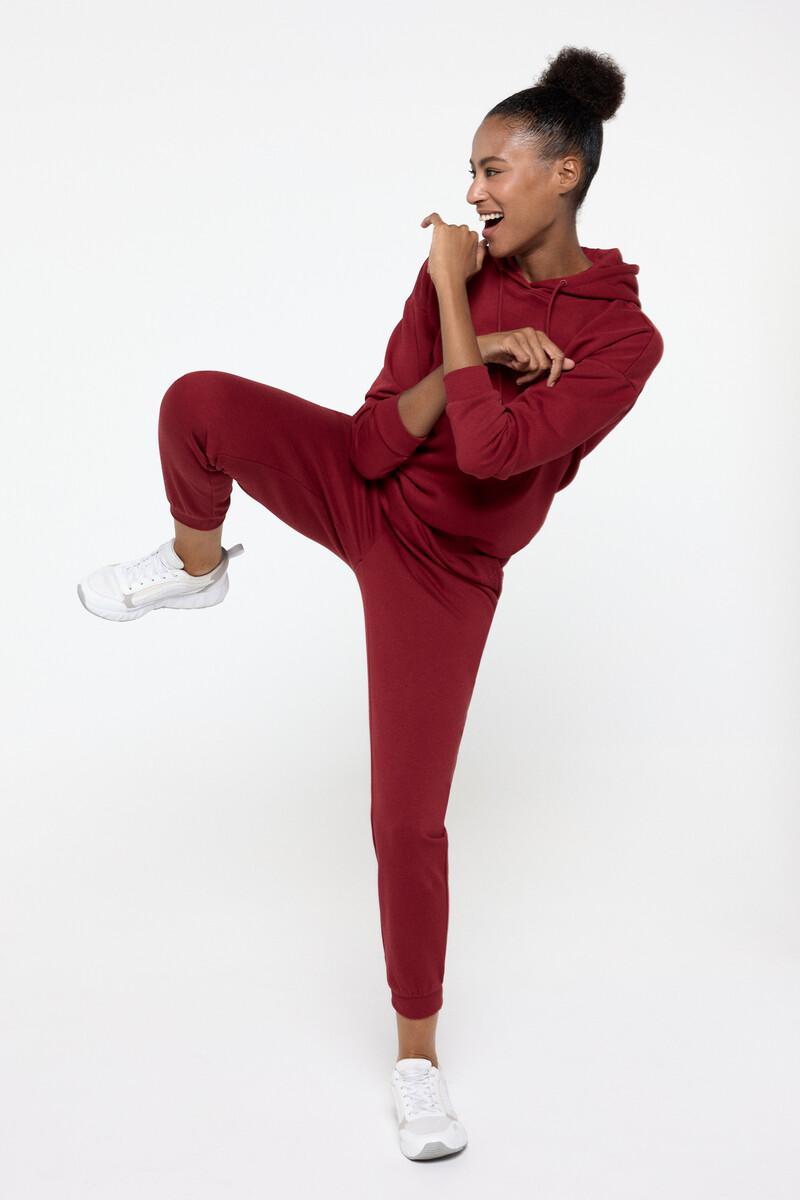 women'secret Pantalón jogger suave de cintura alta y bolsillos laterales color granate