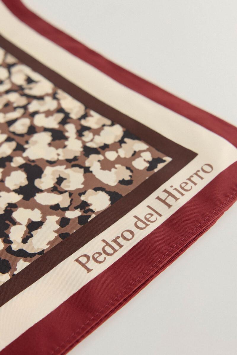 Women'secret Chal Con Estampado De Mancha Animal