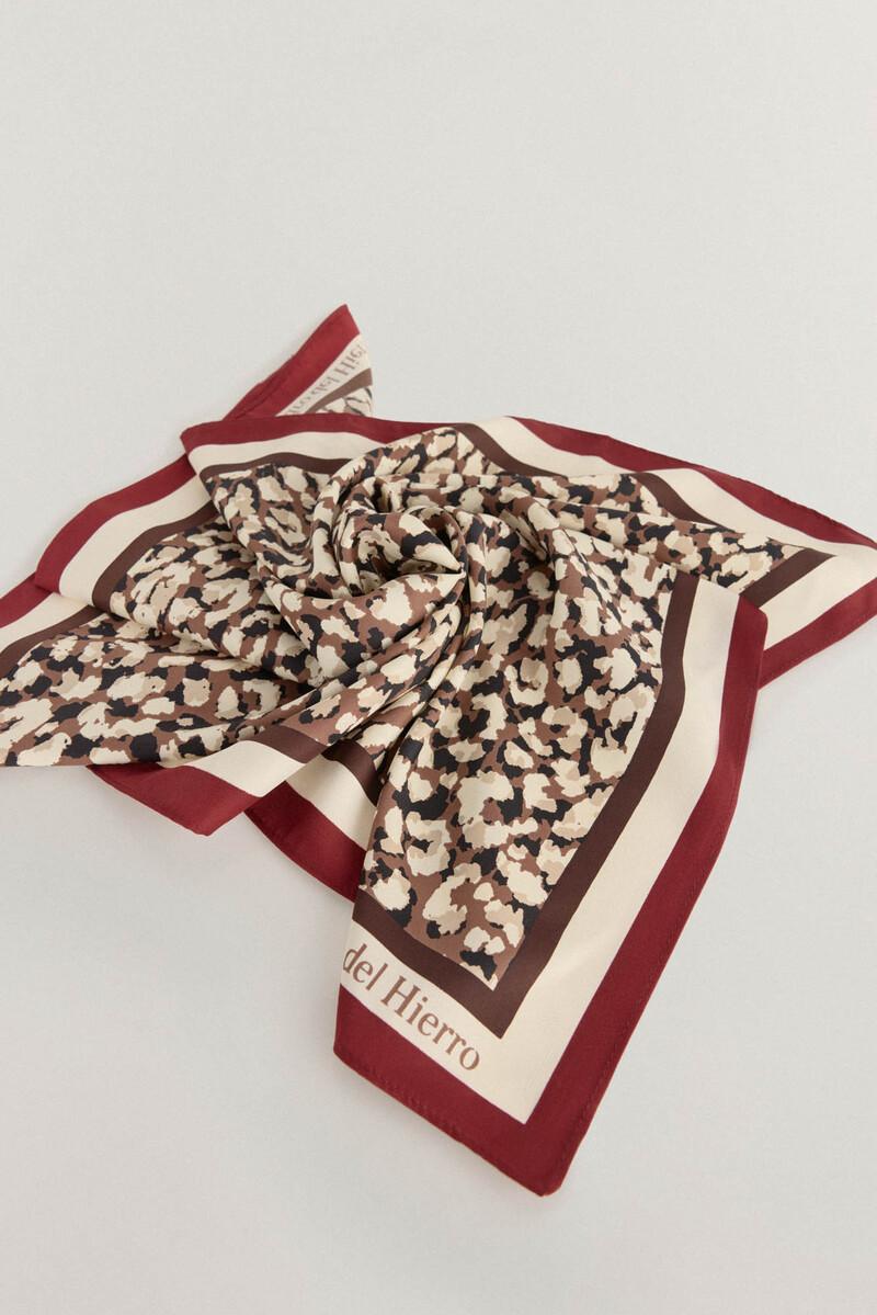 Women'secret Chal Con Estampado De Mancha Animal