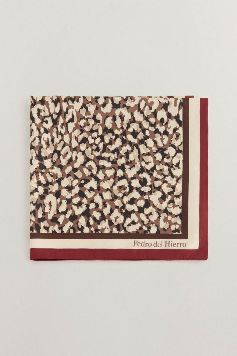 women'secret Chal con estampado de mancha animal