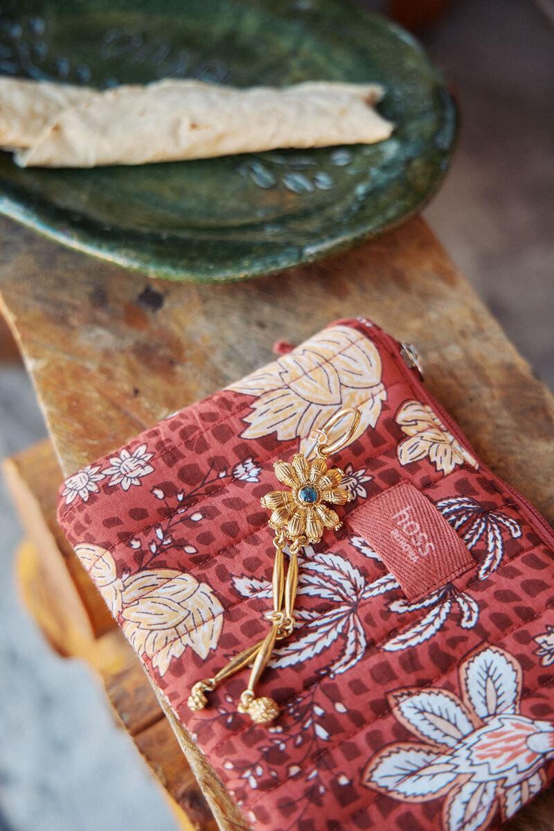 women'secret Nila. Pendientes largos flor