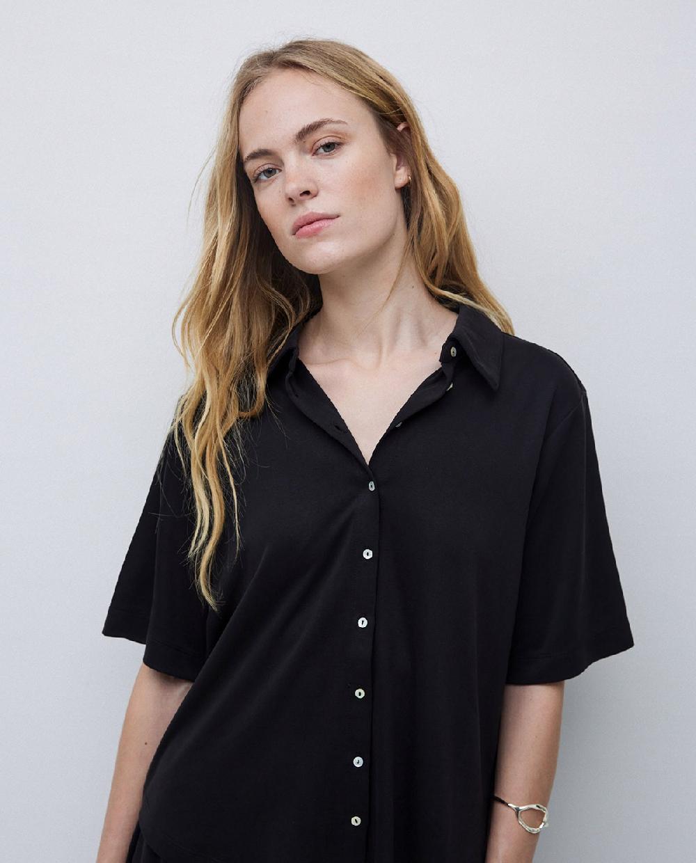 yerse Camisa fluida manga corta negro