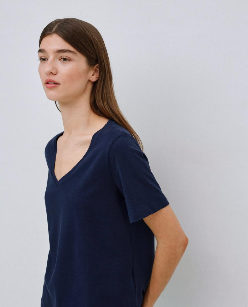 Yerse Camiseta Básica Cuello Pico Azul Oscuro