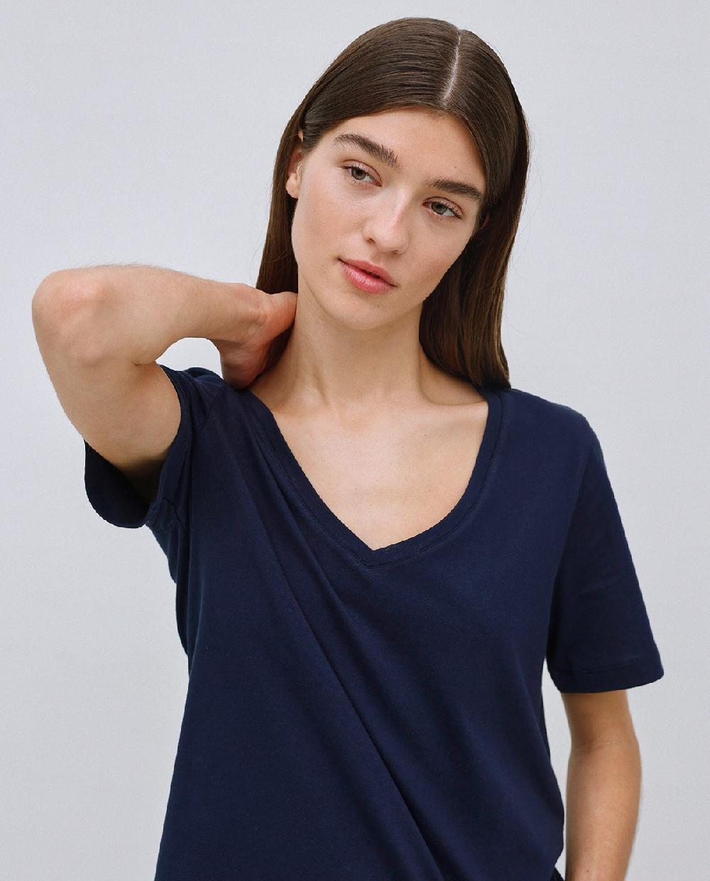yerse Camiseta básica cuello pico azul oscuro