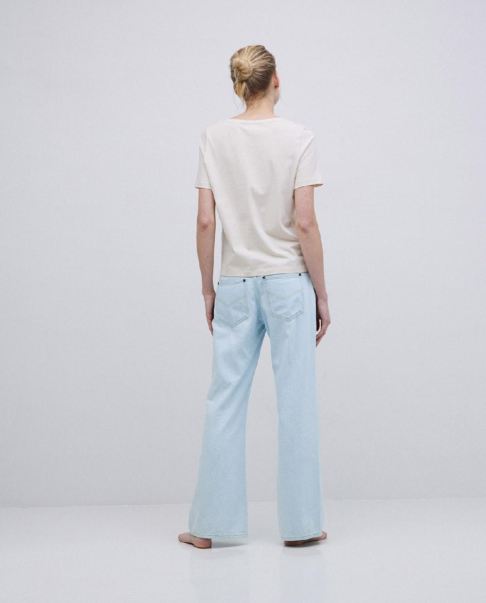 Yerse Camiseta Básica Cuello Pico Beige