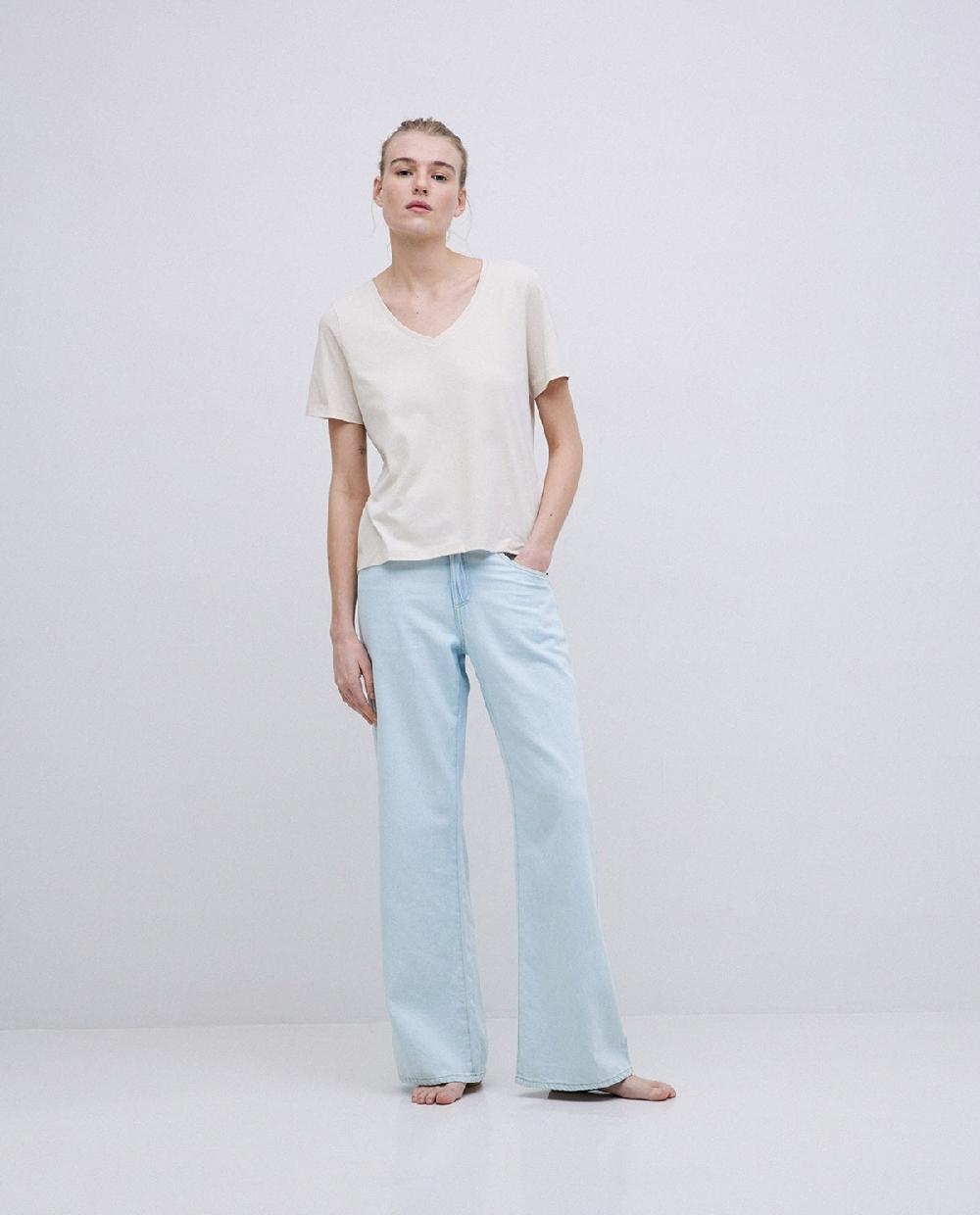 yerse Camiseta básica cuello pico beige