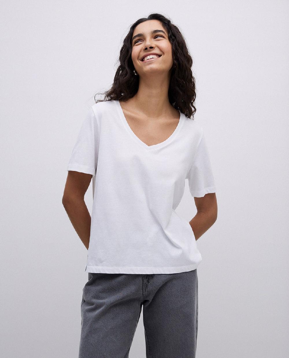 Yerse Camiseta Básica Cuello Pico Blanco