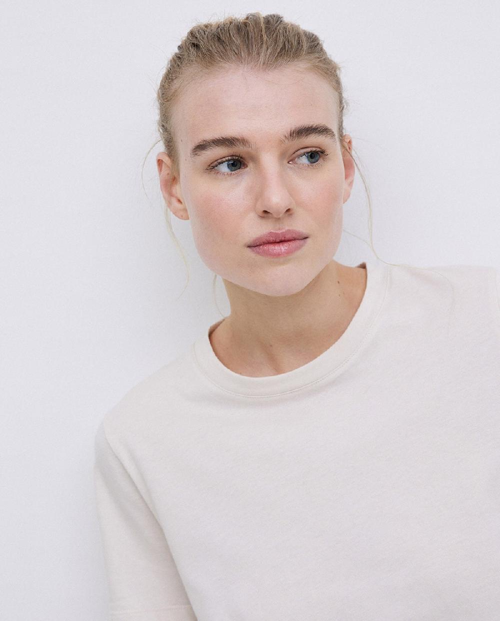 Yerse Camiseta Básica Cuello Redondo Beige