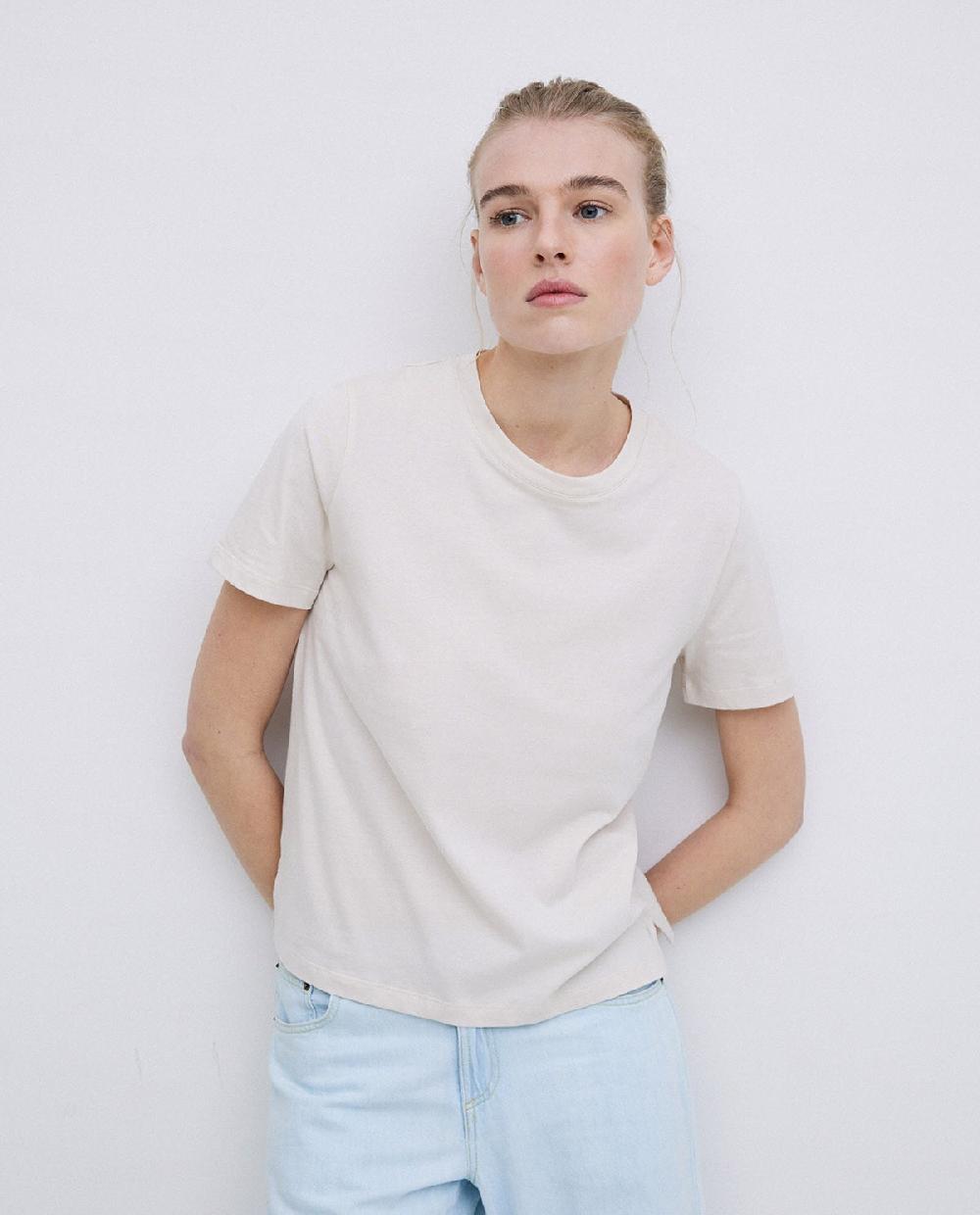 yerse Camiseta básica cuello redondo beige