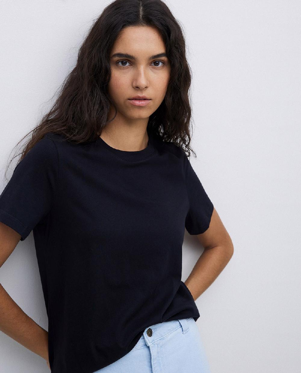 Yerse Camiseta Básica Cuello Redondo Negro