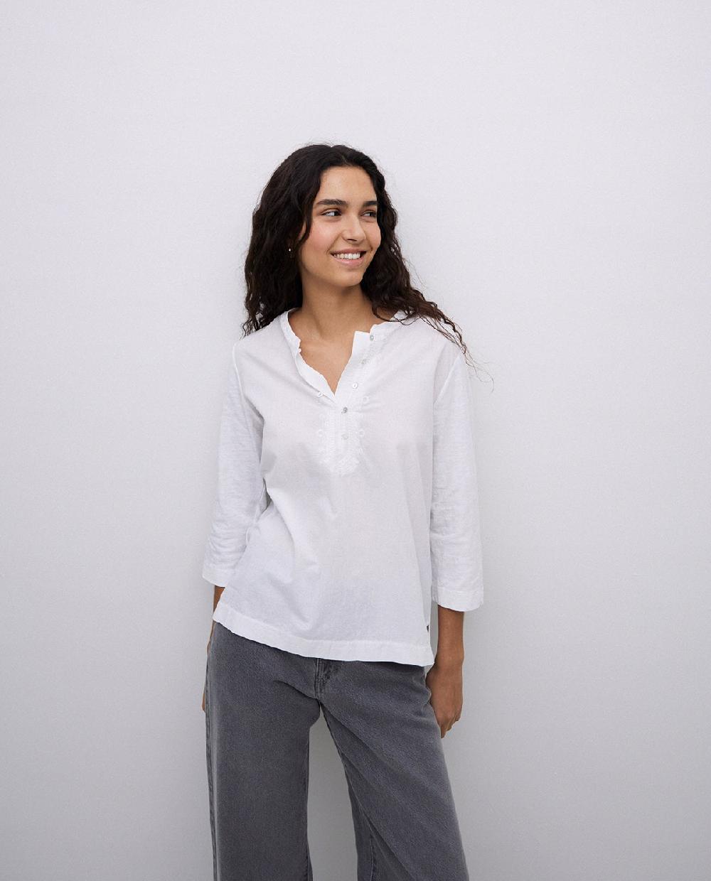 Yerse Camiseta Escote Panadero Bordado Blanco