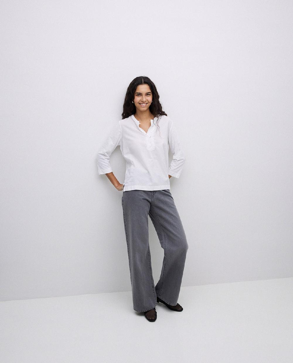 Yerse Camiseta Escote Panadero Bordado Blanco