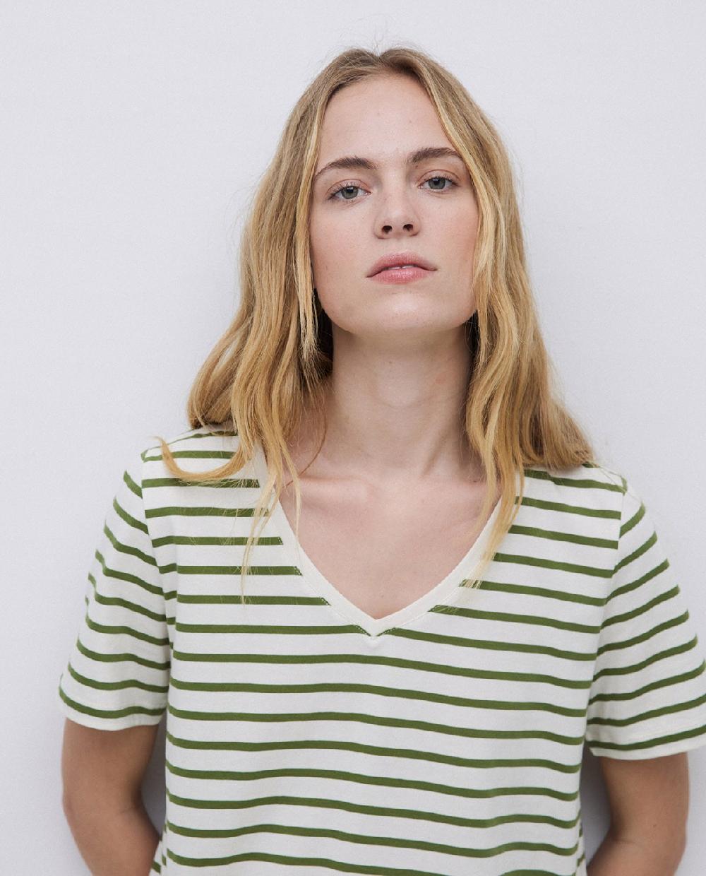 Yerse Camiseta Rayas Cuello Pico Verde