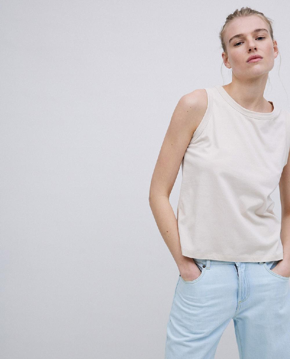 yerse Top básico escote redondo beige