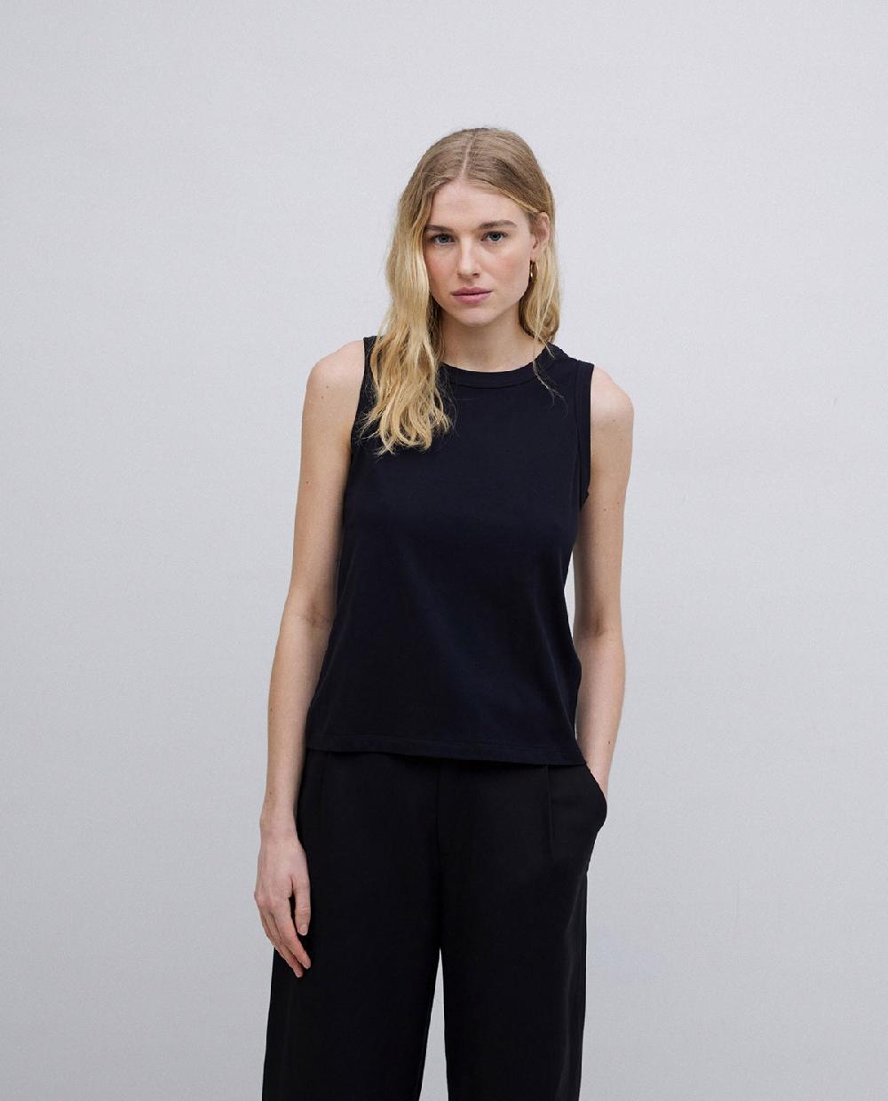 yerse Top básico escote redondo negro