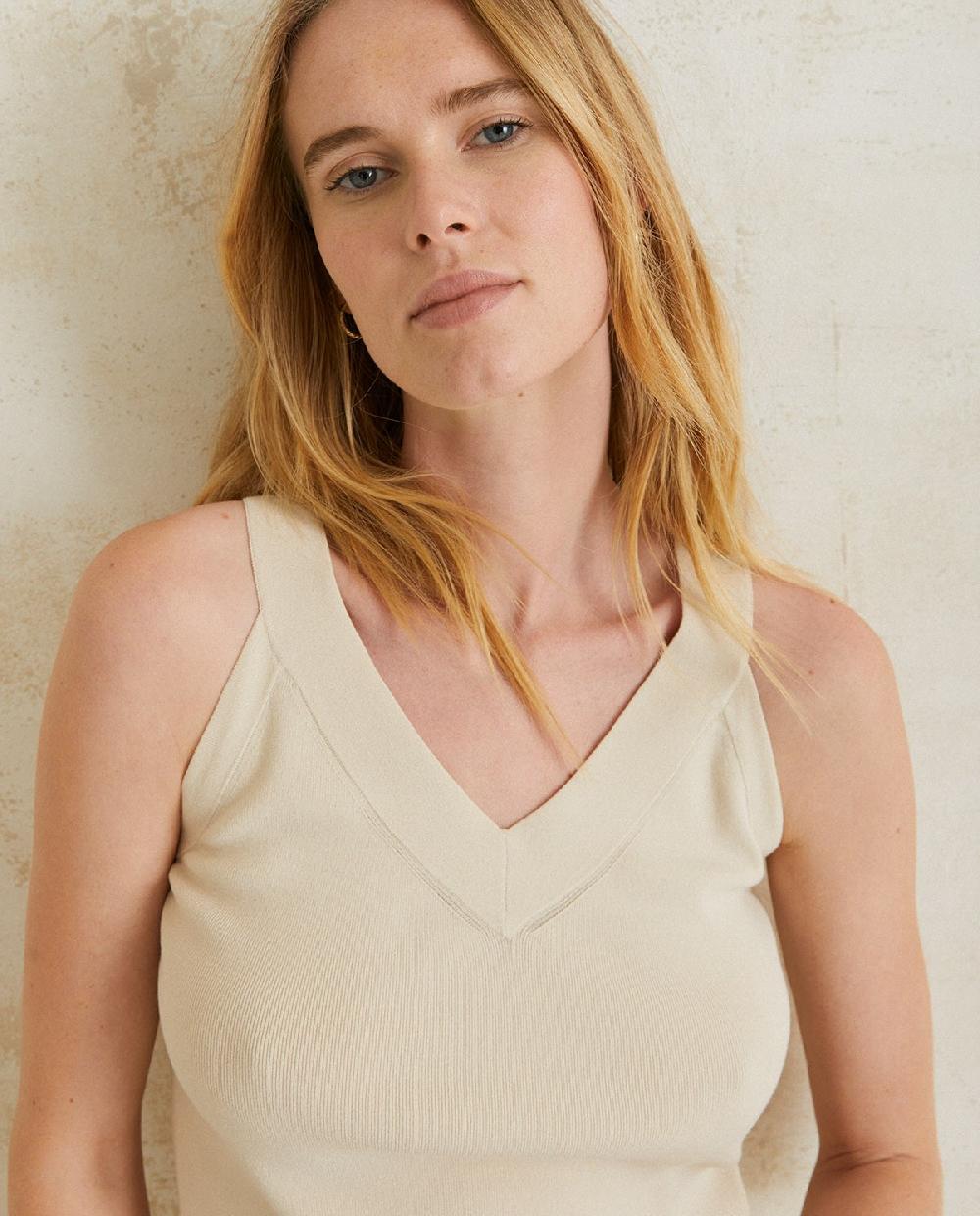 Yerse Top Punto Cuello Pico Natural