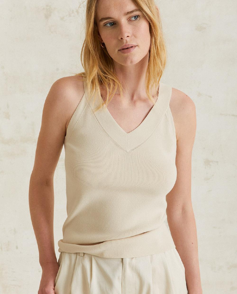 yerse Top punto cuello pico natural