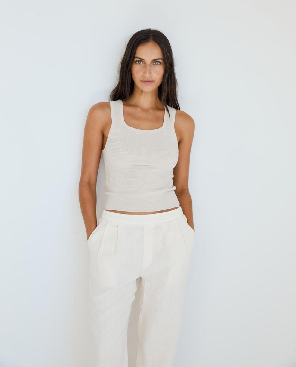 yerse Top punto escote cuadrado natural