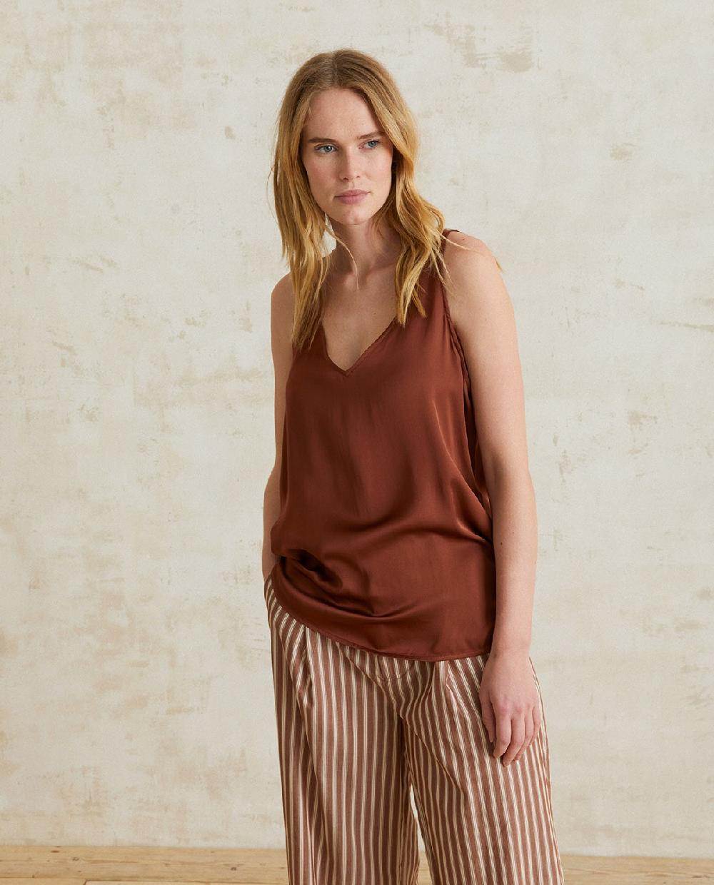 Yerse Top Satén Tirantes Chocolate