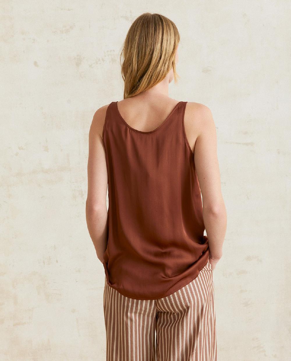 Yerse Top Satén Tirantes Chocolate