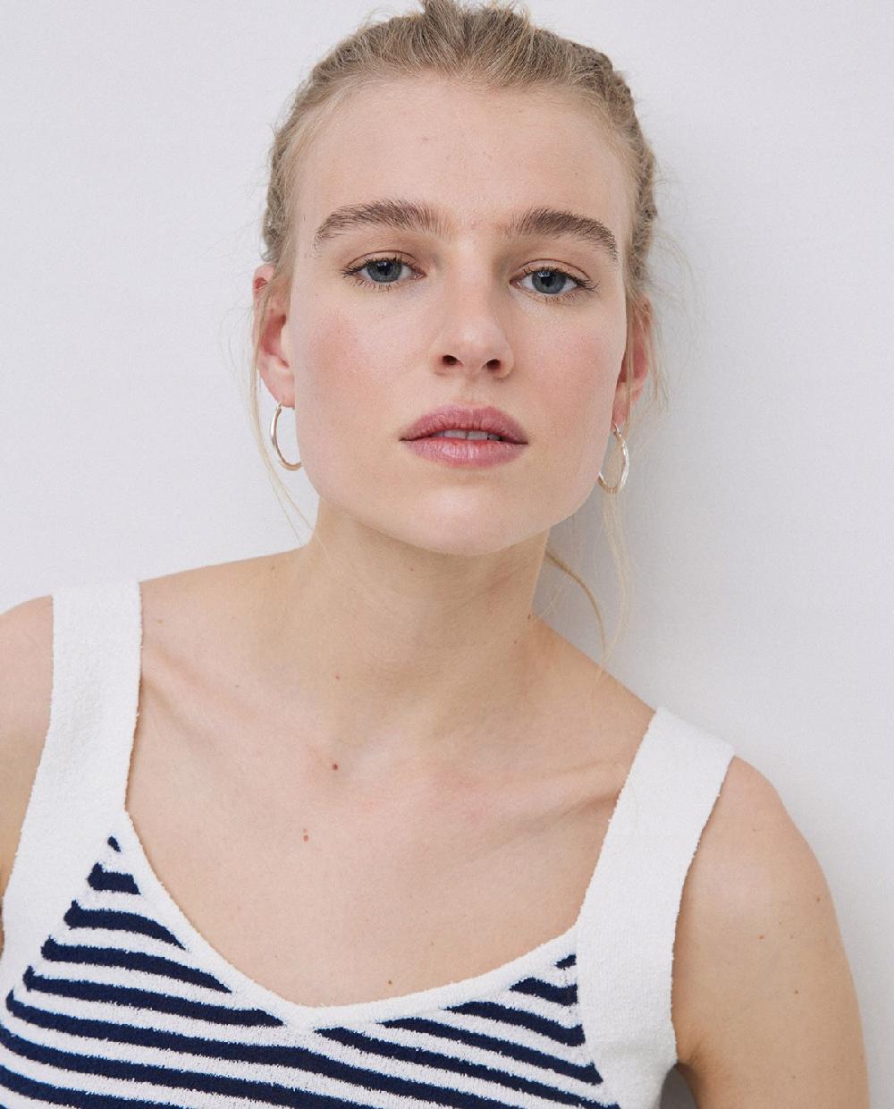 Yerse Top Tirantes Escote Pico Rayas Azul Oscuro