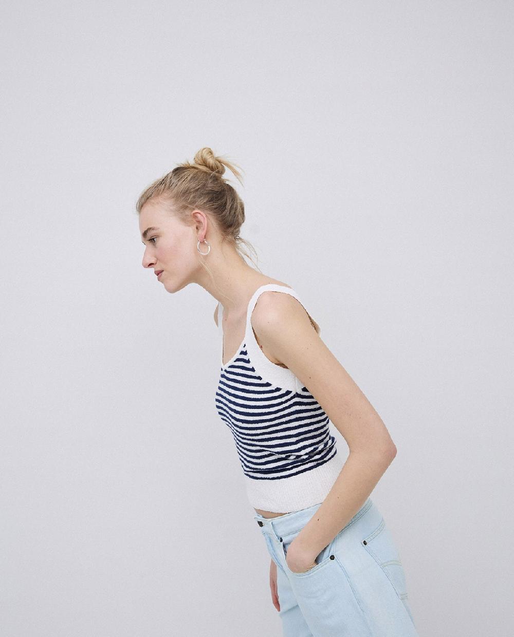 Yerse Top Tirantes Escote Pico Rayas Azul Oscuro
