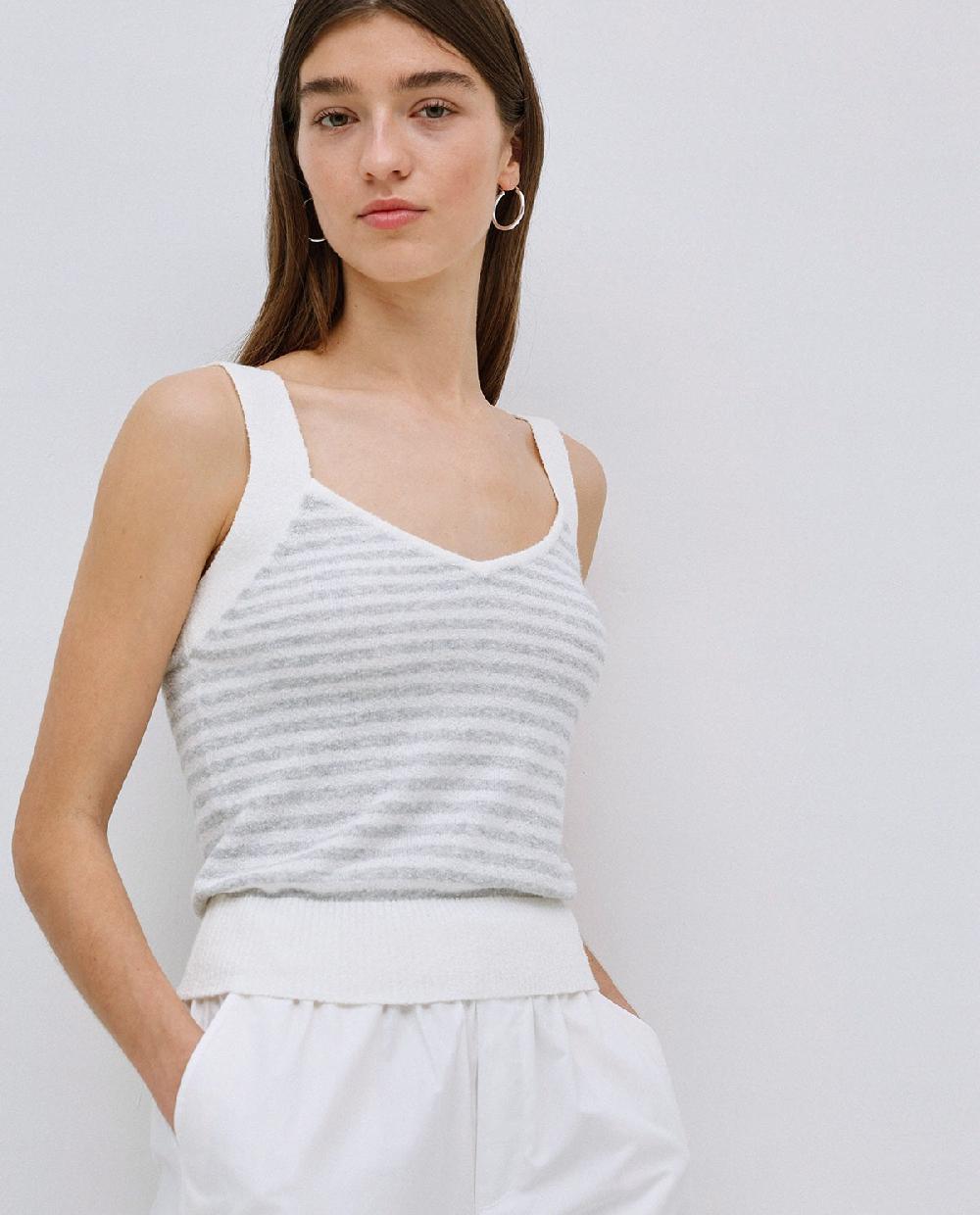 Yerse Top Tirantes Escote Pico Rayas Gris