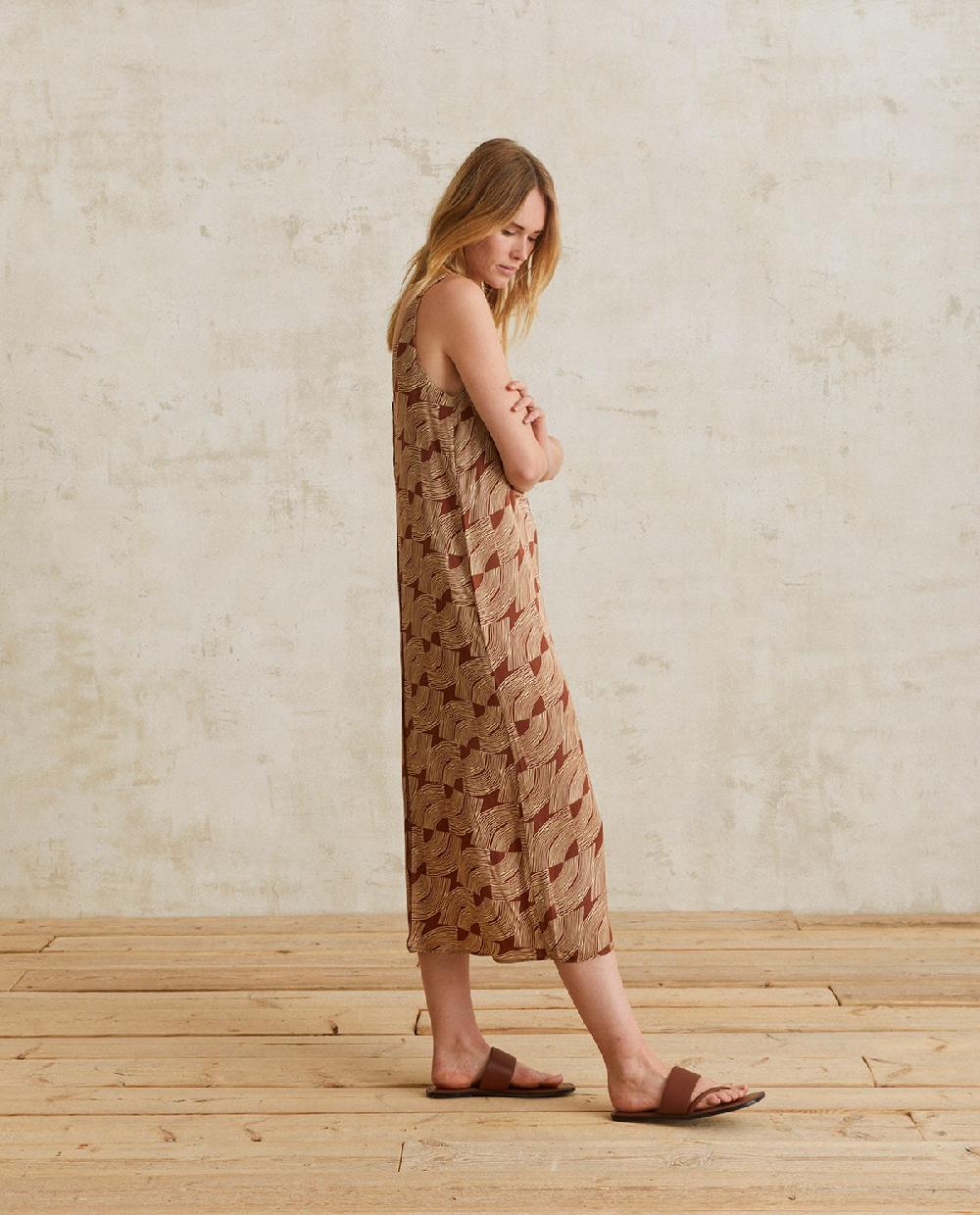 yerse Vestido satén tirantes chocolate