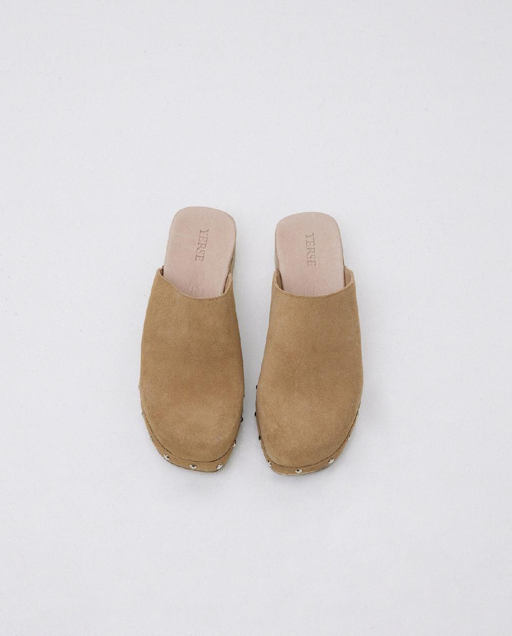 Yerse Zuecos Tachuelas Beige Oscuro